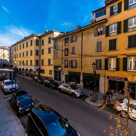 Casa Vacanza Valentina - Downtown Bergamo Exterior photo